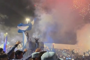 气氛热烈！奥塔门迪晒国家队返回阿根廷庆祝视频